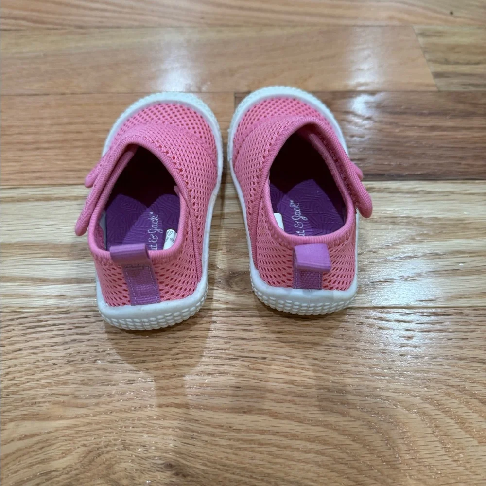 Cat and Jack Toddler Water Shoes -Size 5